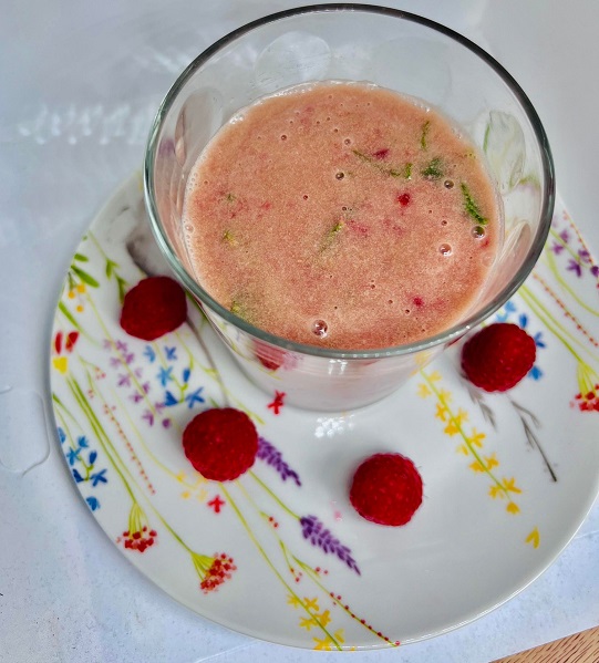 Hand Blender Smoothie (Recipe Included)