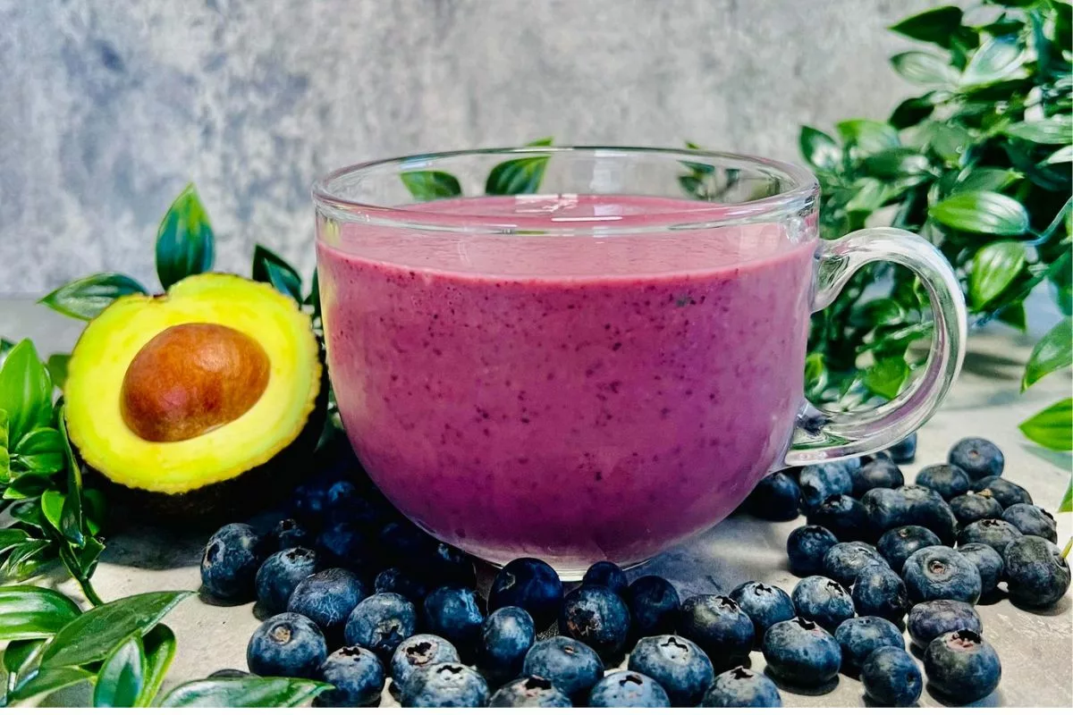 anti bloat smoothie served in a glass cup