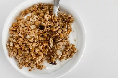 granola as a smoothie bowl toppings