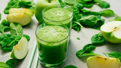 2 glasses of green smoothies