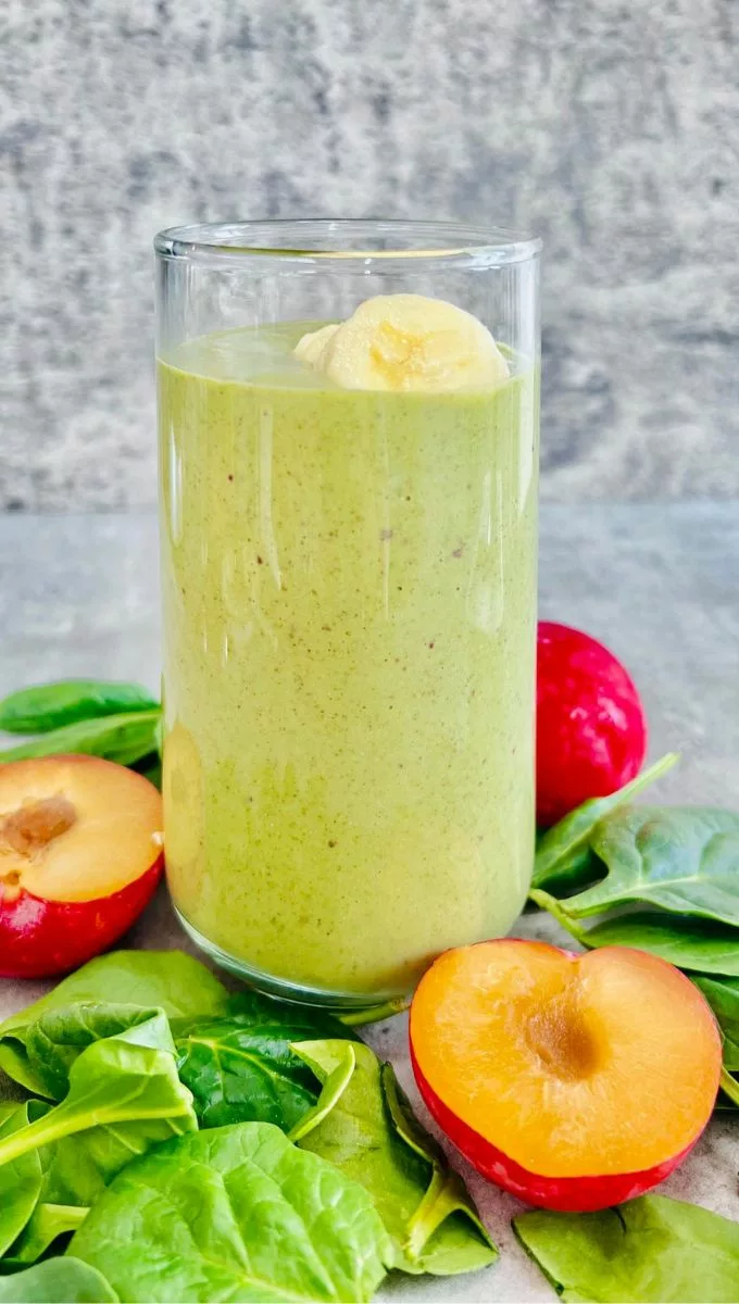 Plum Smoothie with spinach and banana