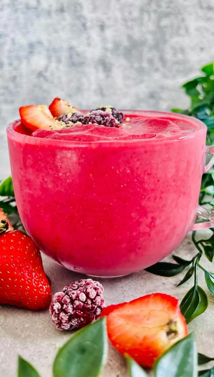 Strawberry Blackberry Smoothie served in a round glass cup