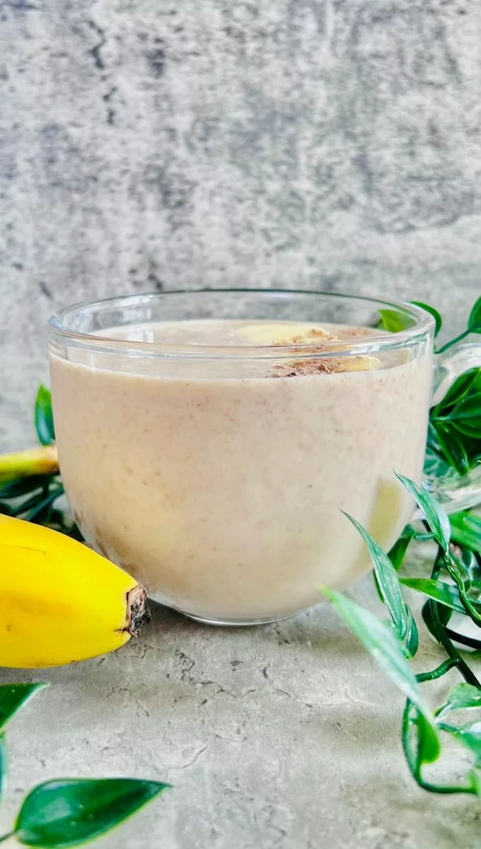 Banana Flaxseed Smoothie For Weight Loss in round glass cup