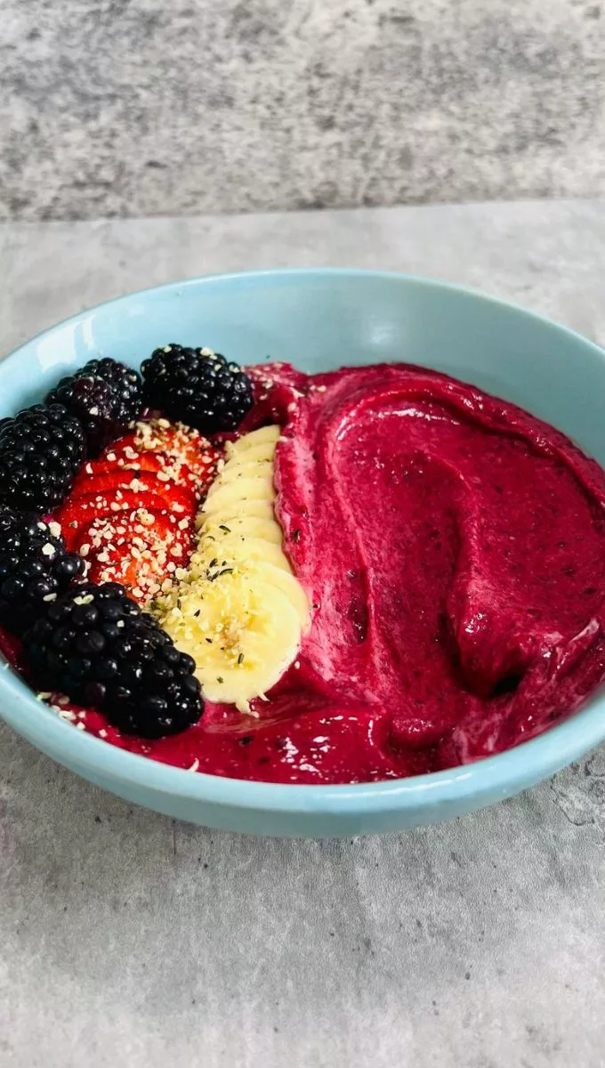 Blackberry Smoothie Bowl with fresh toppings and seeds