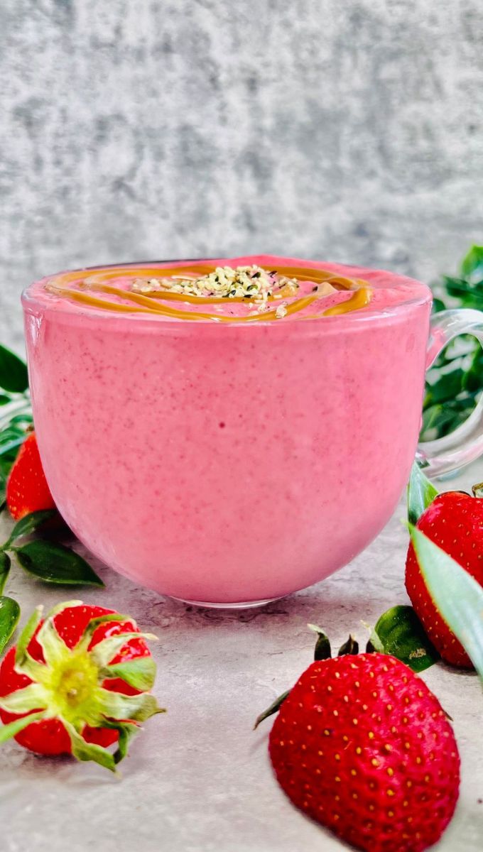Breakfast Strawberry Smoothie For Diabetics served in a round glass cup