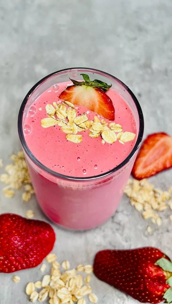 Breakfast Strawberry Oatmeal Smoothie